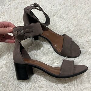 Bernardo Block Heel sandal - size 9.5